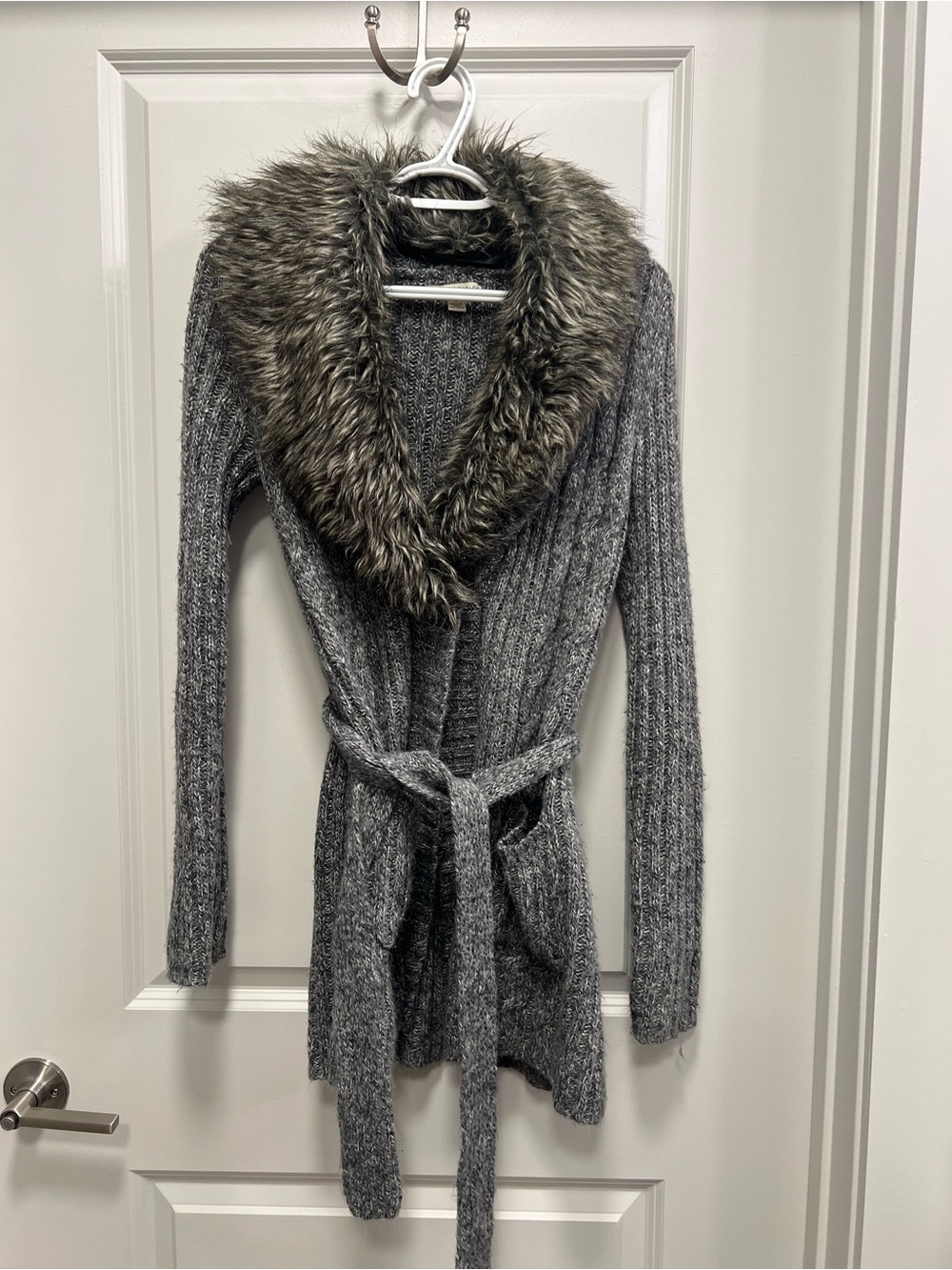 Faux-Fur Collar Gray Ribbed Knit Women's Sweater Cardigan Size Small